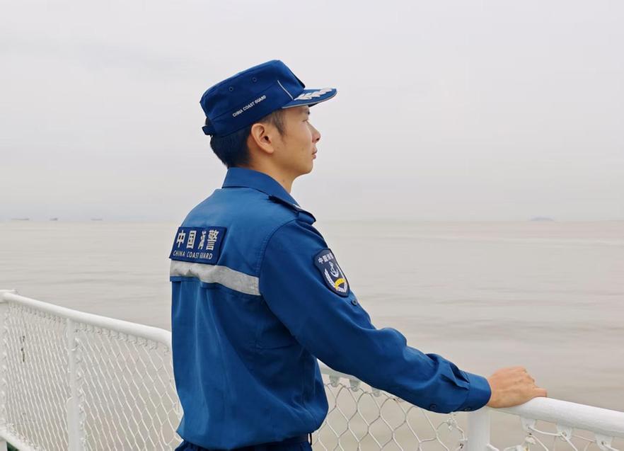 一片海疆，双份戎装