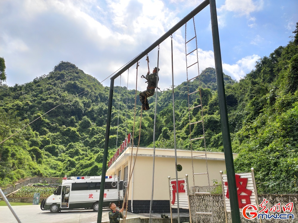 【祖国，请放心】武警凭祥中队：友谊关 木棉红 忠诚守卫南国门