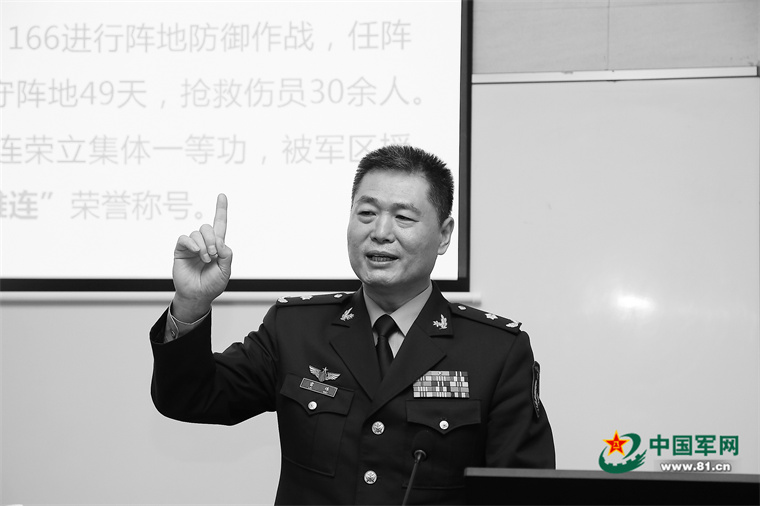 三尺讲台上的“告别礼”：记空军军医大学教授雷伟退休前一课