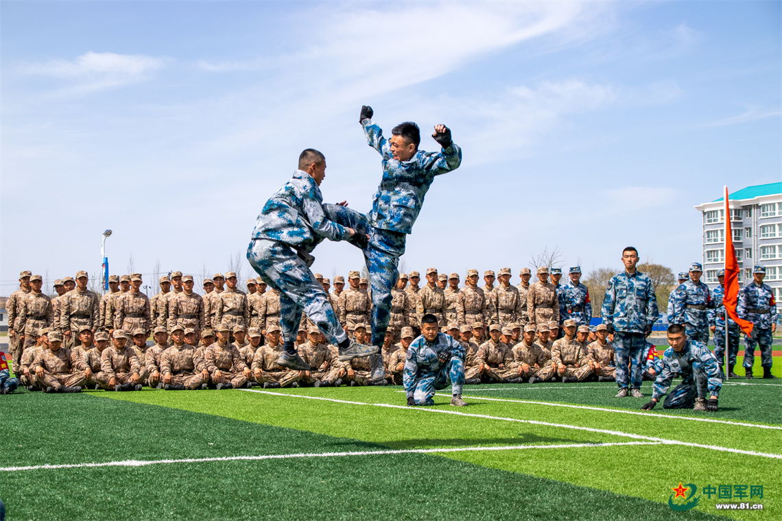 “兵教头”率先垂范 “新同志”比学赶超