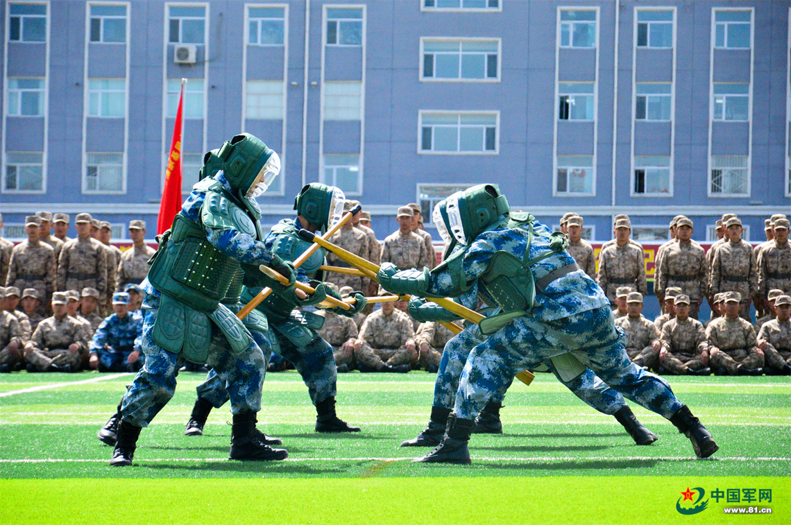 “兵教头”率先垂范 “新同志”比学赶超