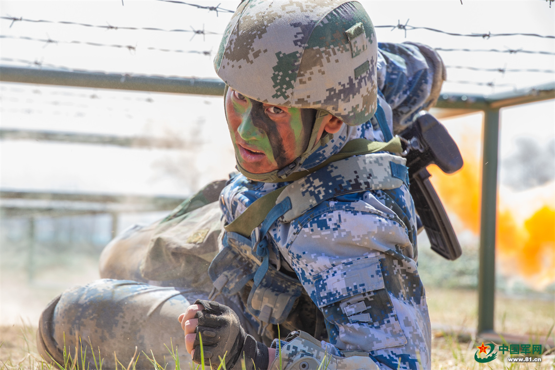 “兵教头”率先垂范 “新同志”比学赶超