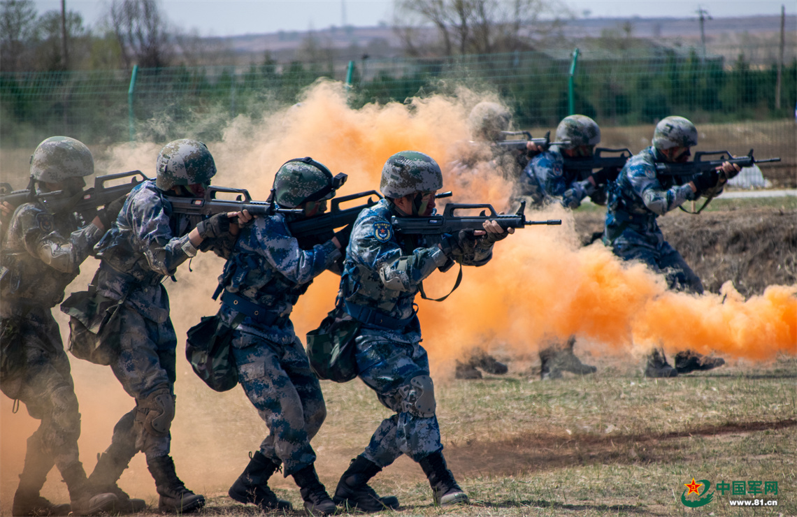 “兵教头”率先垂范 “新同志”比学赶超