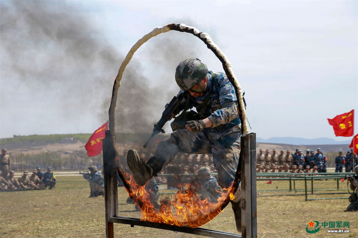 “兵教头”率先垂范 “新同志”比学赶超