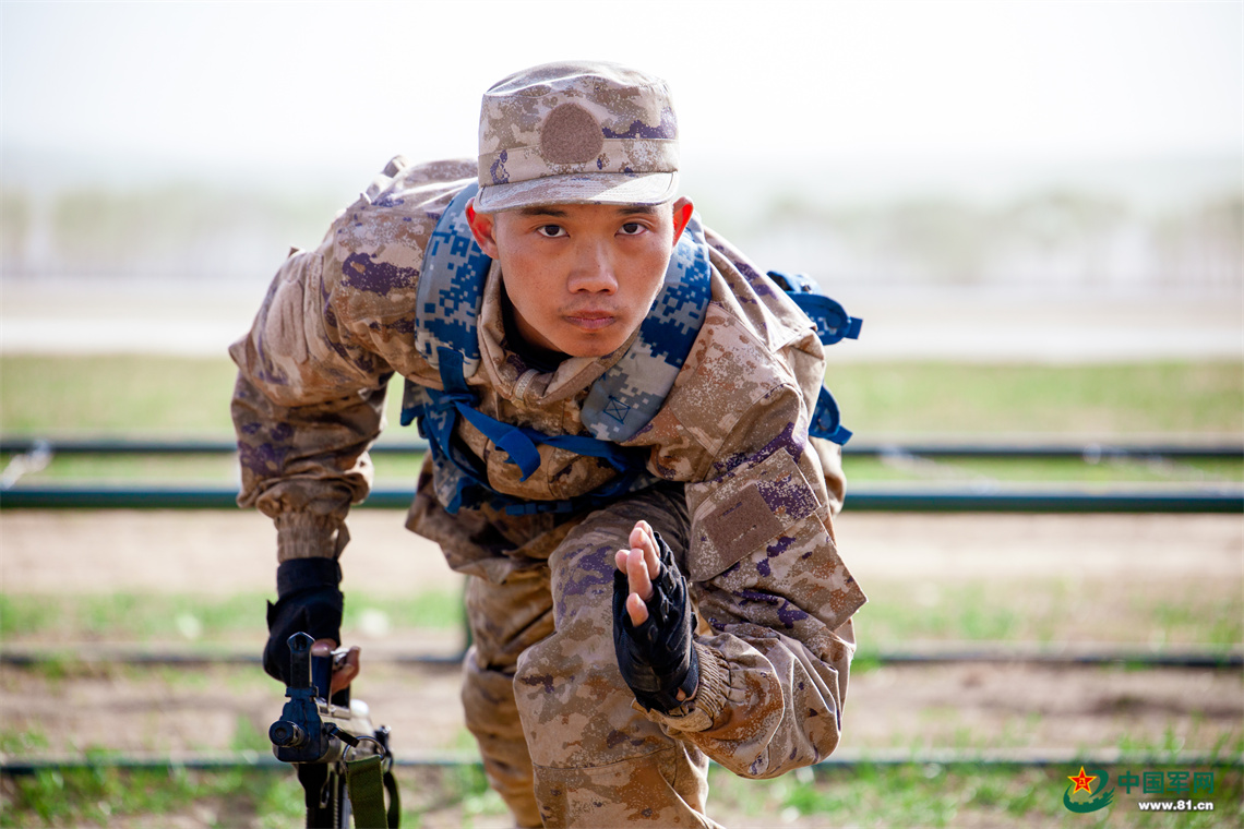 “兵教头”率先垂范 “新同志”比学赶超