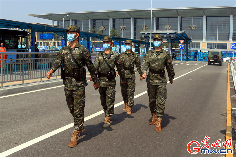 中秋佳节，北京丰台站武警护卫旅客平安出行