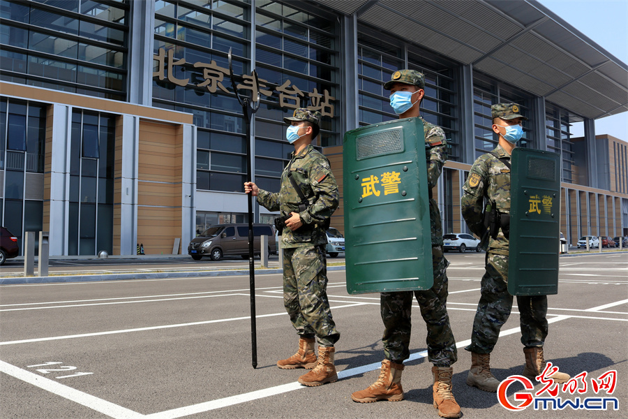 中秋佳节，北京丰台站武警护卫旅客平安出行