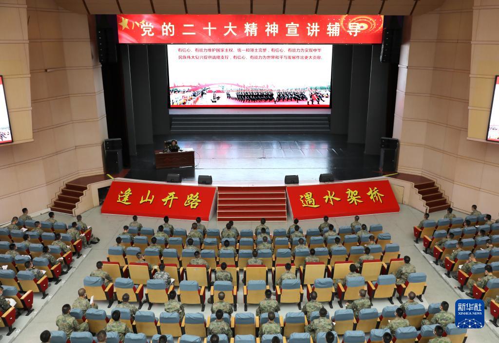 新时代聚力铸魂育人的“播火者”