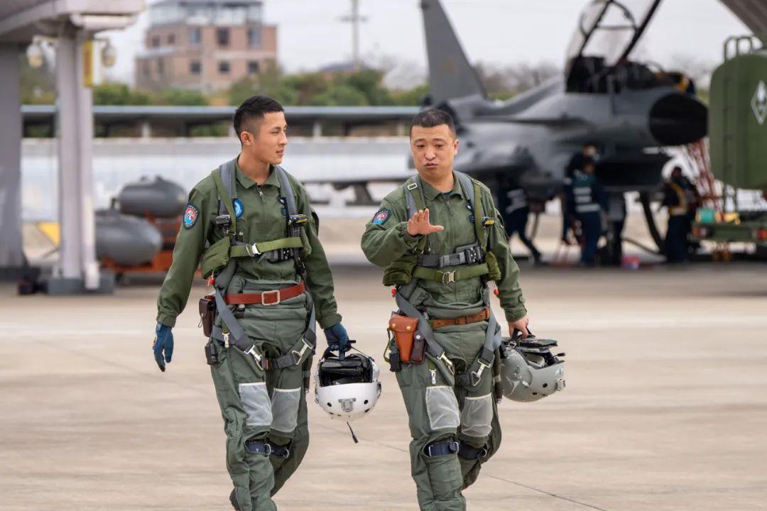 一家三代都是空军飞行员，两个人还是“二等功臣”！