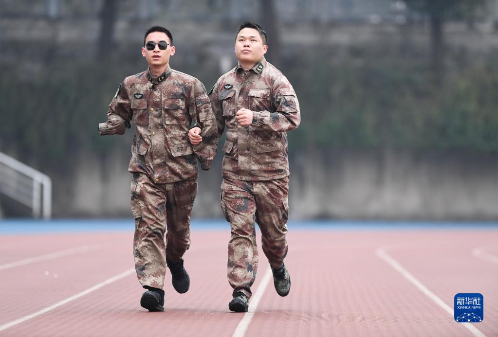 雷锋精神，一座永不褪色的丰碑