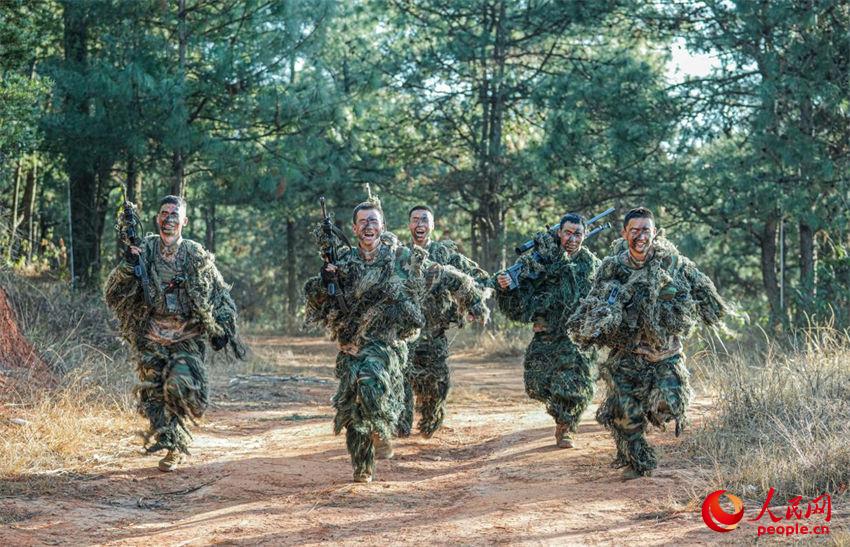 侦察尖兵滇西高原开展野外侦察渗透实战化训练