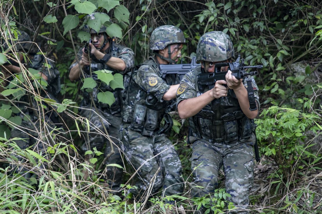 山林砺剑！直击武警官兵山地反恐演练