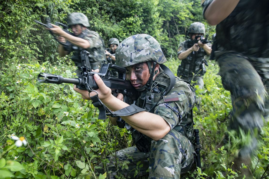 山林砺剑！直击武警官兵山地反恐演练