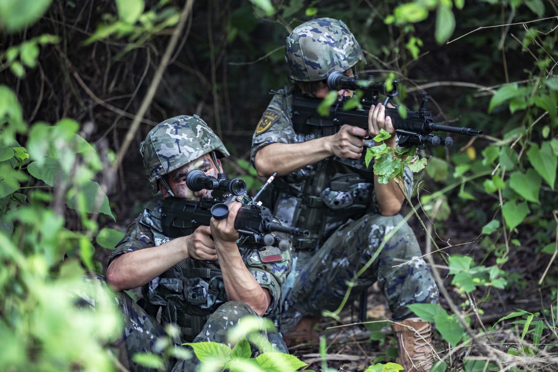 山林砺剑！直击武警官兵山地反恐演练