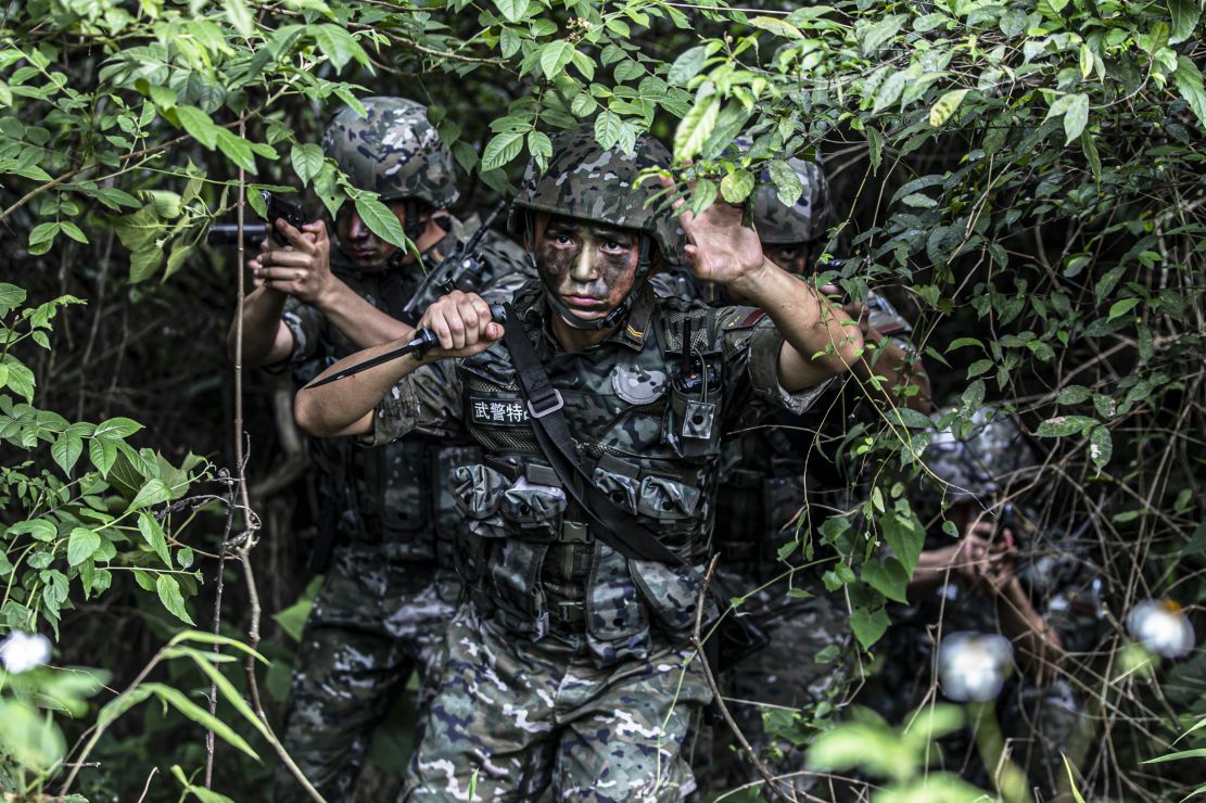 山林砺剑！直击武警官兵山地反恐演练