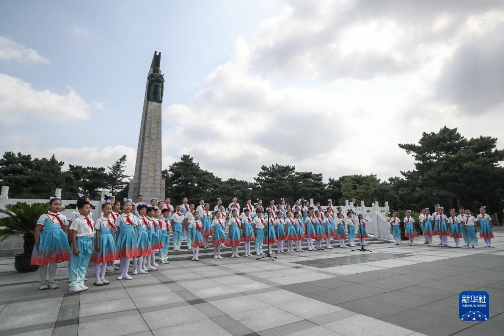 沈阳抗美援朝烈士陵园举行祭英烈活动