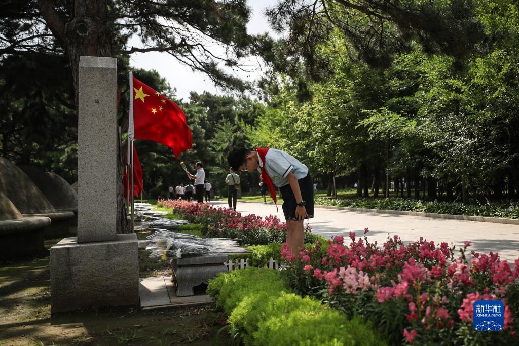 沈阳抗美援朝烈士陵园举行祭英烈活动