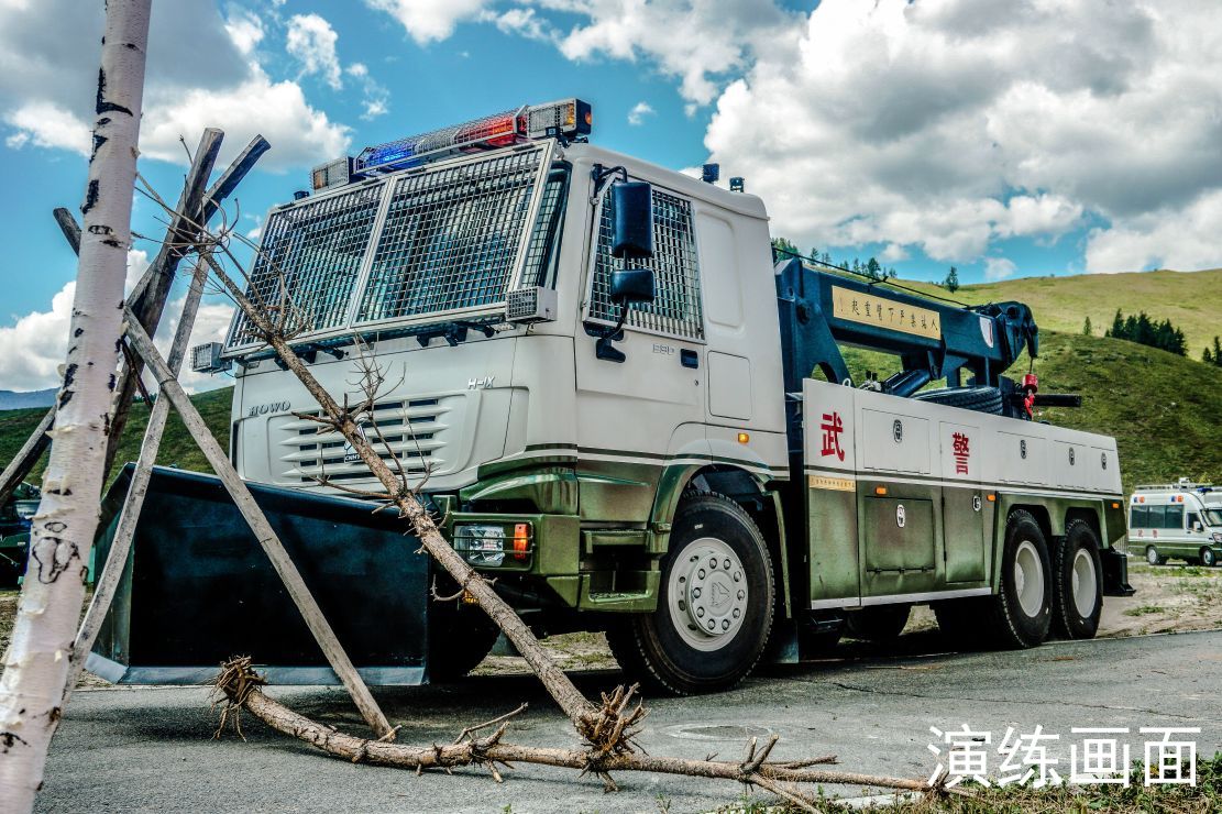 武警阿勒泰支队：实战化综合演练锤炼处突硬功