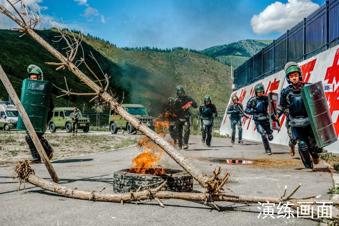 武警阿勒泰支队：实战化综合演练锤炼处突硬功