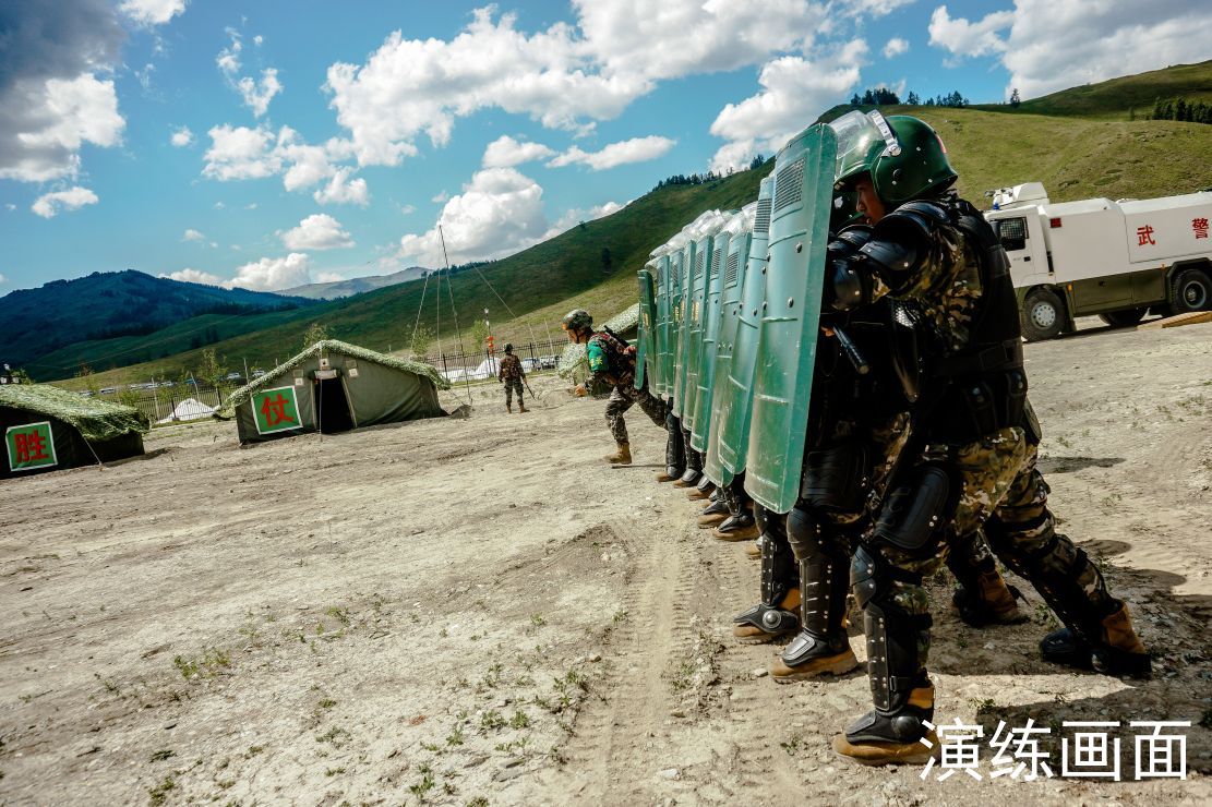 武警阿勒泰支队：实战化综合演练锤炼处突硬功