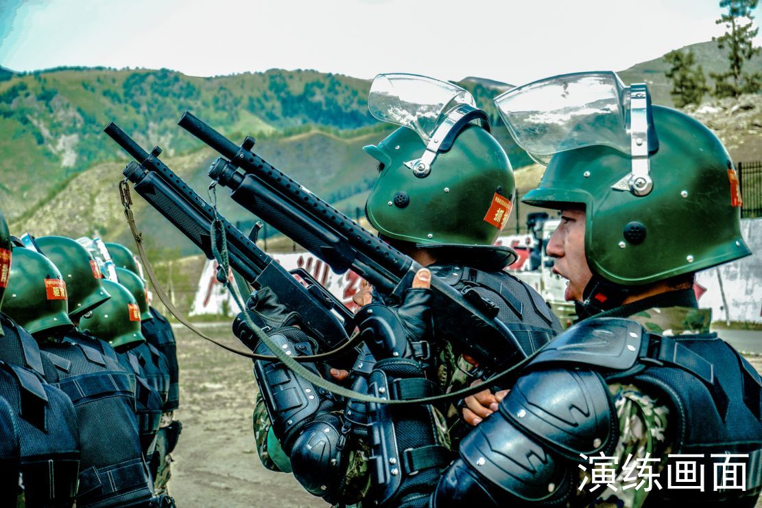 武警阿勒泰支队：实战化综合演练锤炼处突硬功