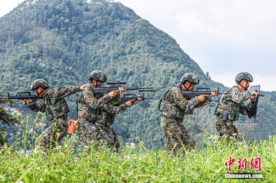 直击广西百色武警官兵山林地捕歼演练现场