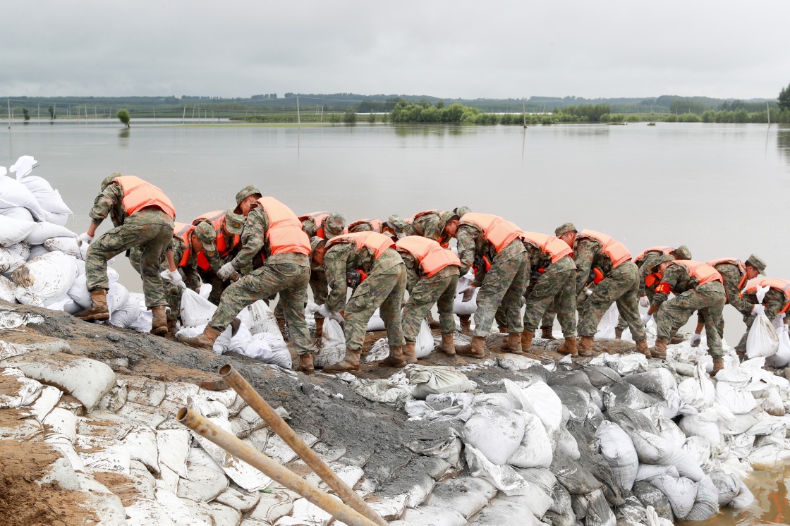 风雨中筑起钢铁长城——北部战区陆军任务部队抗洪抢险救灾记事