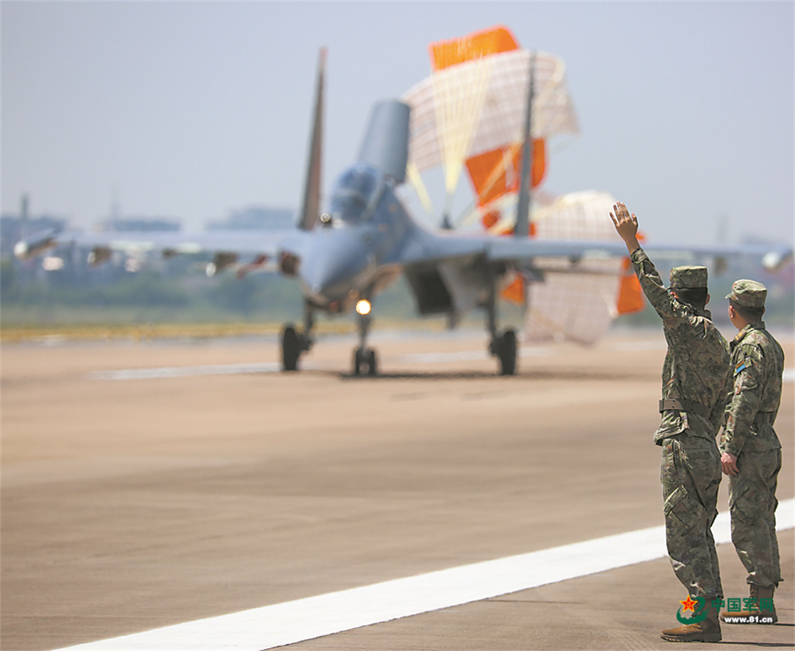 长空砺剑，制胜云端！空军航空兵某旅展开空战对抗训练