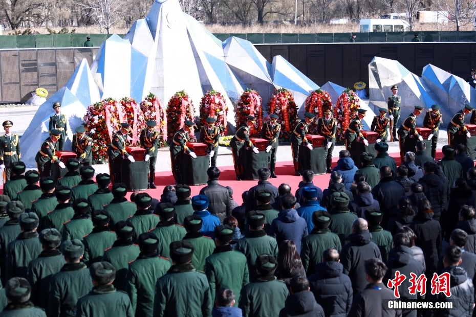英雄回家丨第十批在韩中国人民志愿军烈士遗骸安葬仪式在沈阳举行