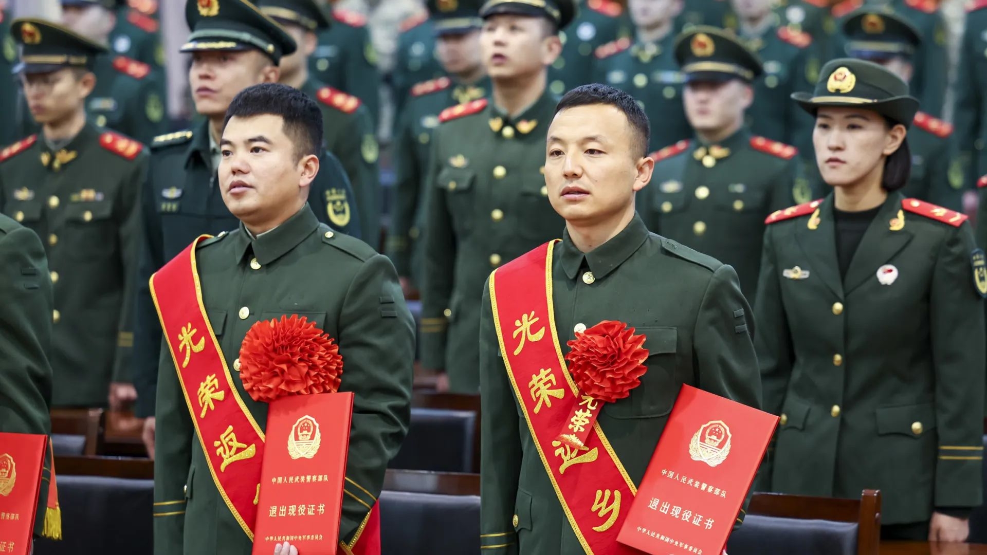 武警甘肃总队机关直属队举行欢送退伍老兵仪式