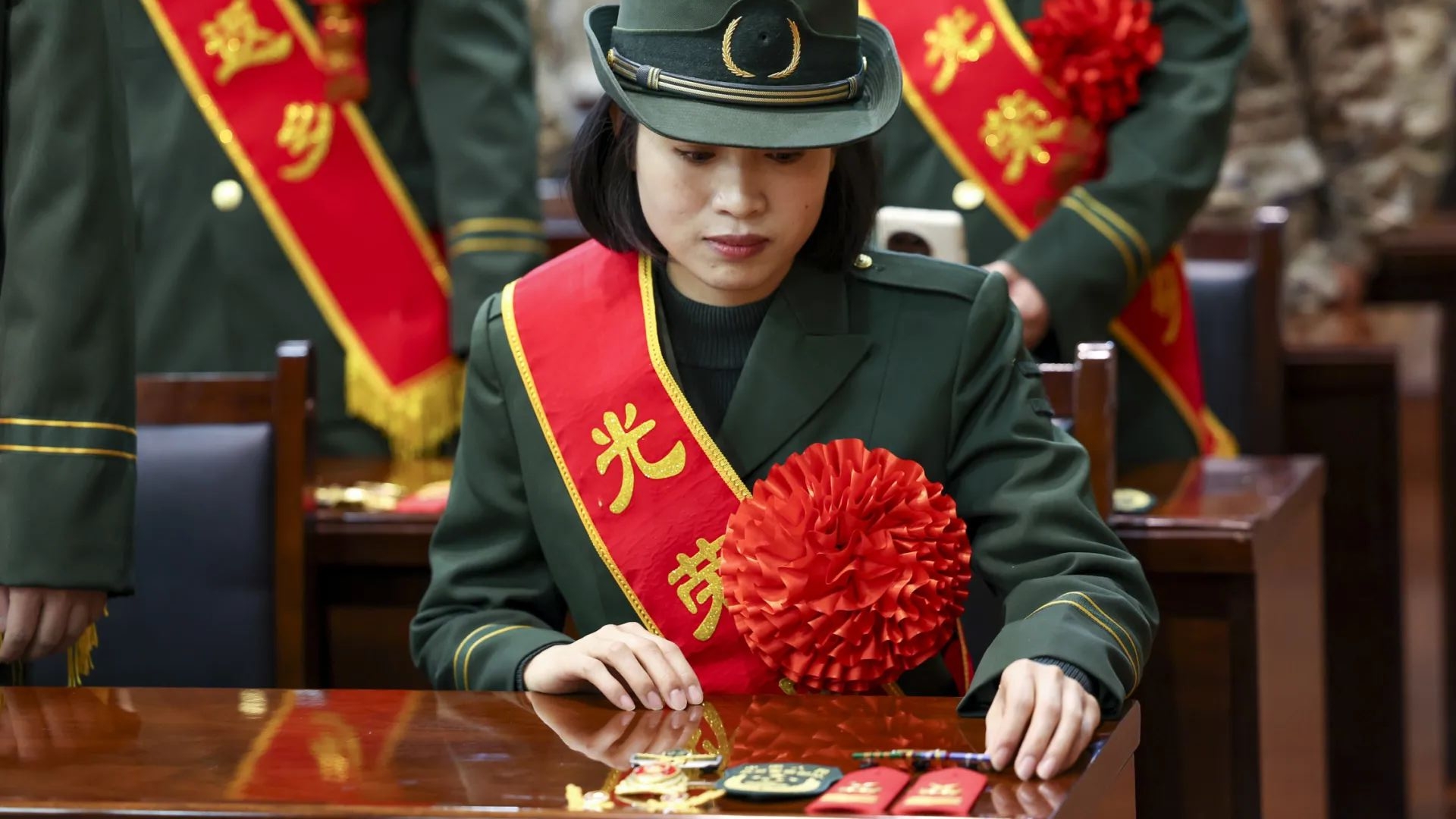 武警甘肃总队机关直属队举行欢送退伍老兵仪式