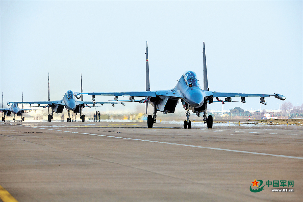 空军航空兵某旅跨昼夜飞行训练影像