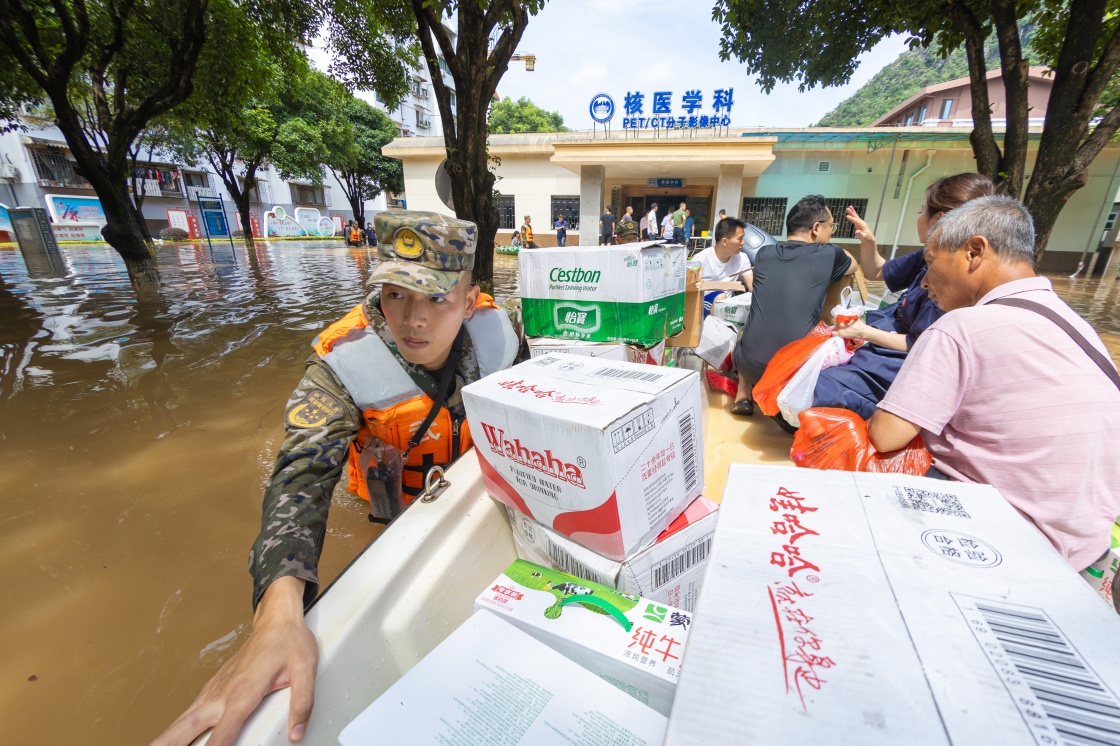 人民子弟兵持续奋战桂粤防汛救灾一线