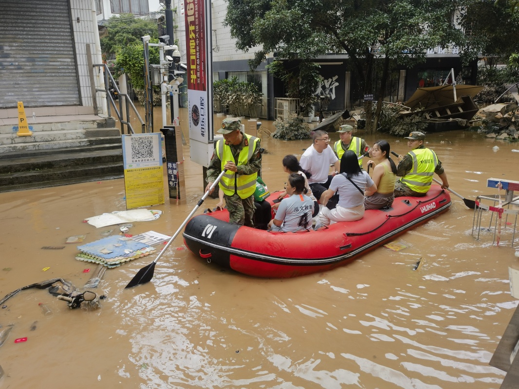 人民子弟兵持续奋战桂粤防汛救灾一线