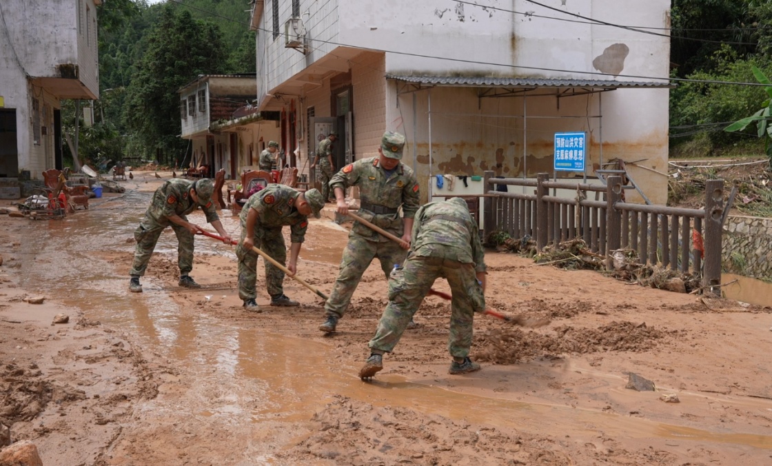 人民子弟兵持续奋战桂粤防汛救灾一线