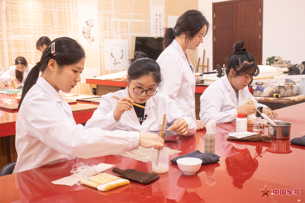 浙江宁波大学生社会实践团体义务为烈士家属修复烈士相关物件（附联系方式）