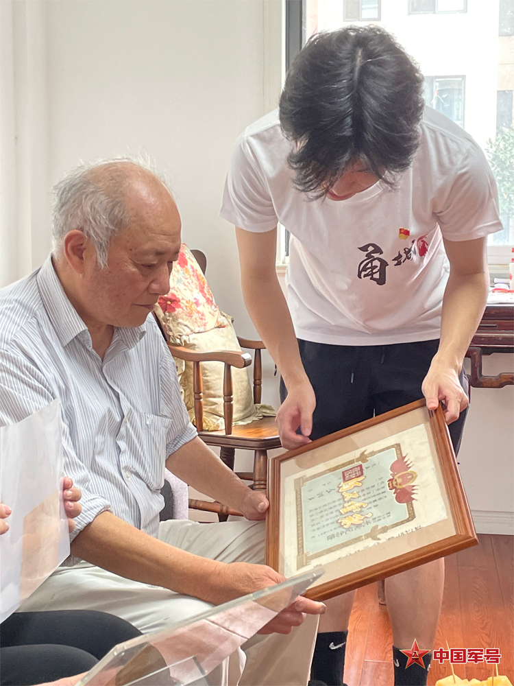 浙江宁波大学生社会实践团体义务为烈士家属修复烈士相关物件（附联系方式）