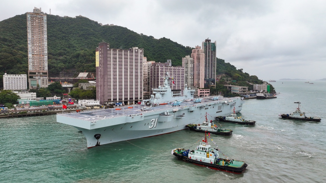 海军舰艇编队抵达香港