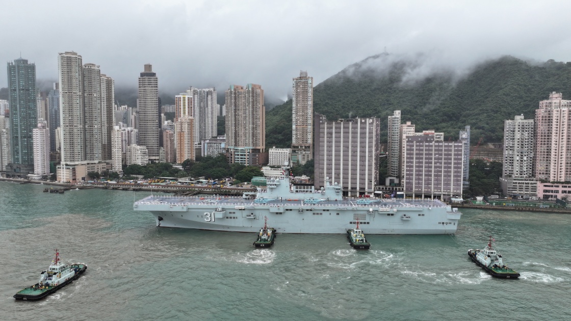 海军舰艇编队抵达香港