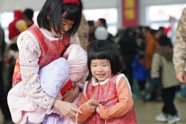 游园盛会迎新春 昂首阔步新征程 游园盛会迎新春 昂首阔步新征程