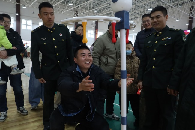 游园盛会迎新春 昂首阔步新征程 游园盛会迎新春 昂首阔步新征程