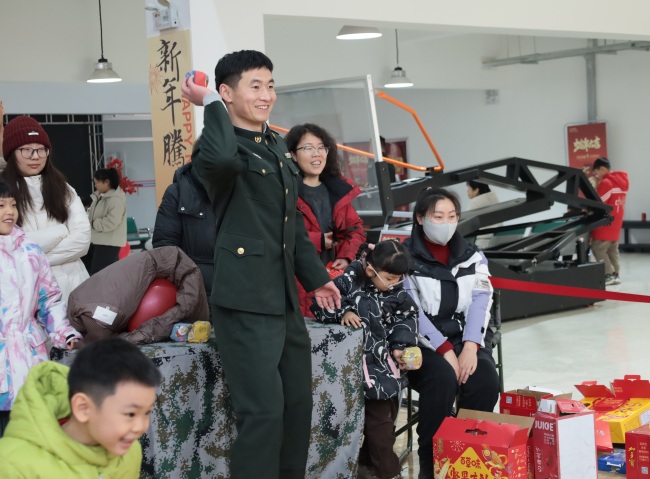 游园盛会迎新春 昂首阔步新征程 游园盛会迎新春 昂首阔步新征程