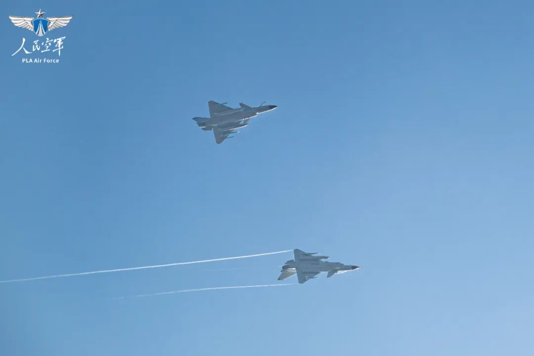 红蓝对抗火力全开,战机编组“PK”! 图片