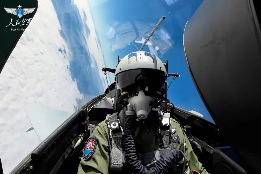 红蓝对抗火力全开,战机编组“PK”! 图片