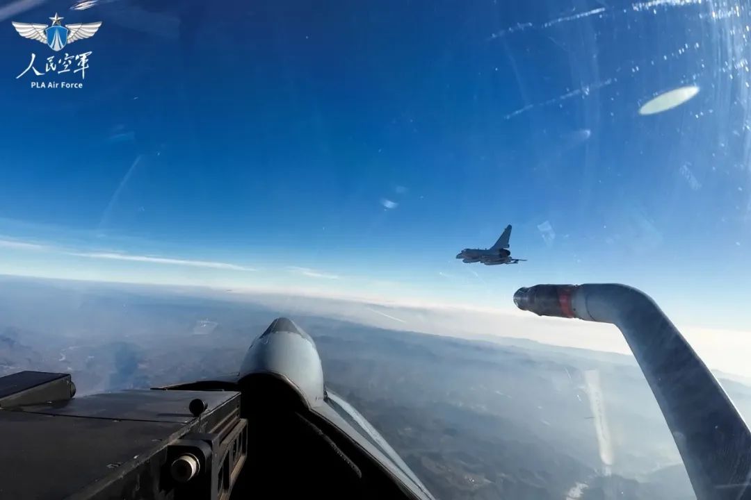 红蓝对抗火力全开,战机编组“PK”! 图片