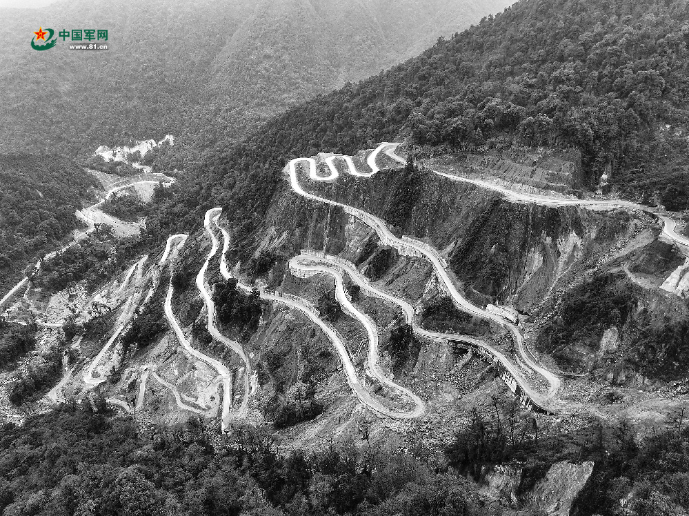 墨脱边防:从“路在远方”到“路在脚下”