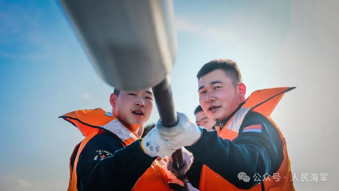 单舰直出,“万吨大驱”实战化训练压迫感十足
