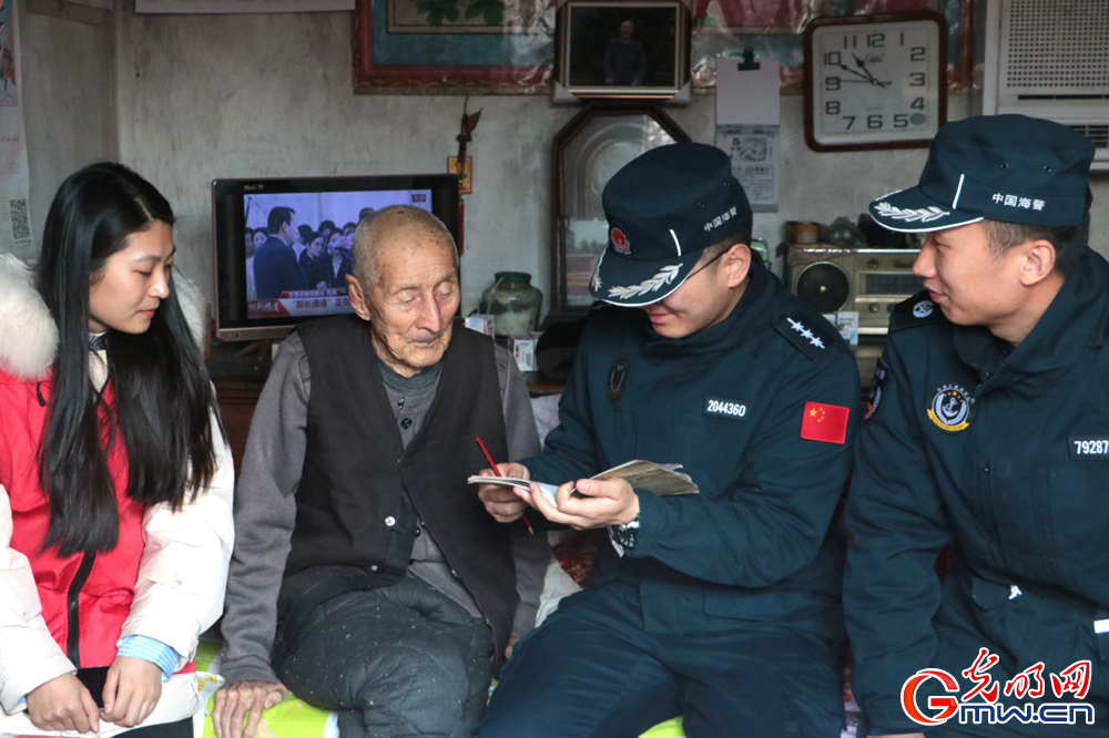 山东烟台海警局开展“学雷锋精神 弘时代风采”主题活动