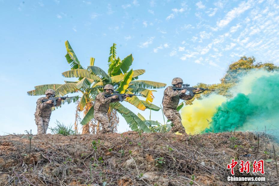 直击广西南宁武警官兵反恐演练现场
