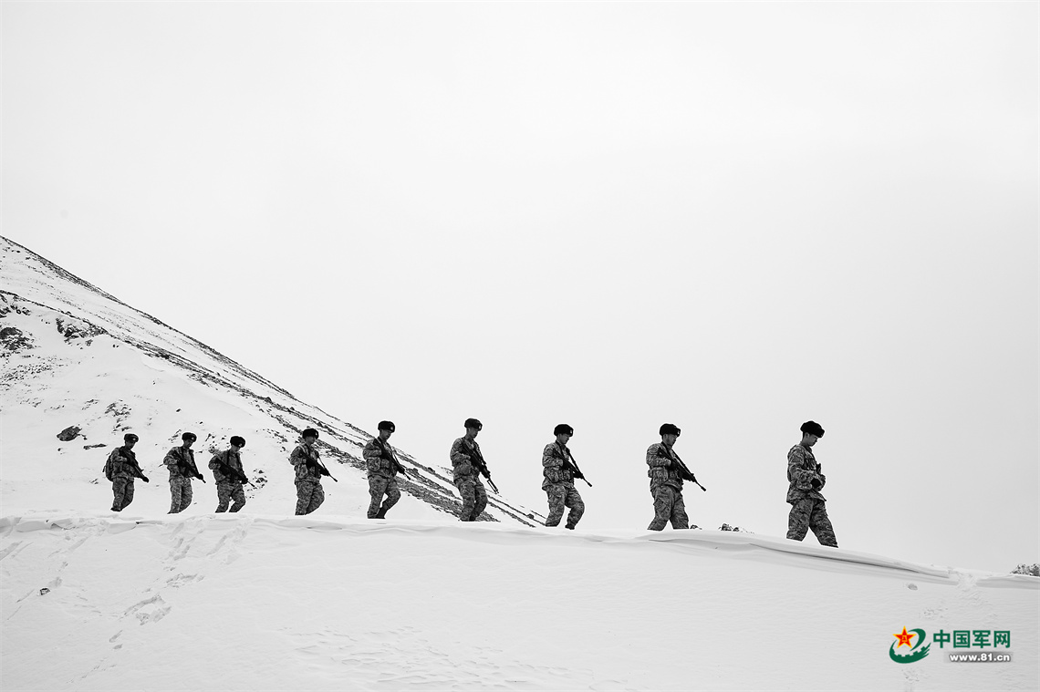 走近祖国西陲追赶阳光的官兵,感受他们带来的温暖和力量
